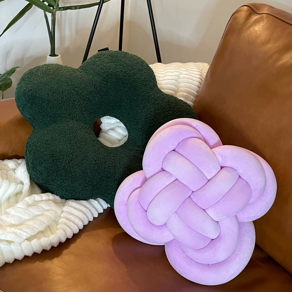 Beautiful Knot Accent Pillow in Lilac